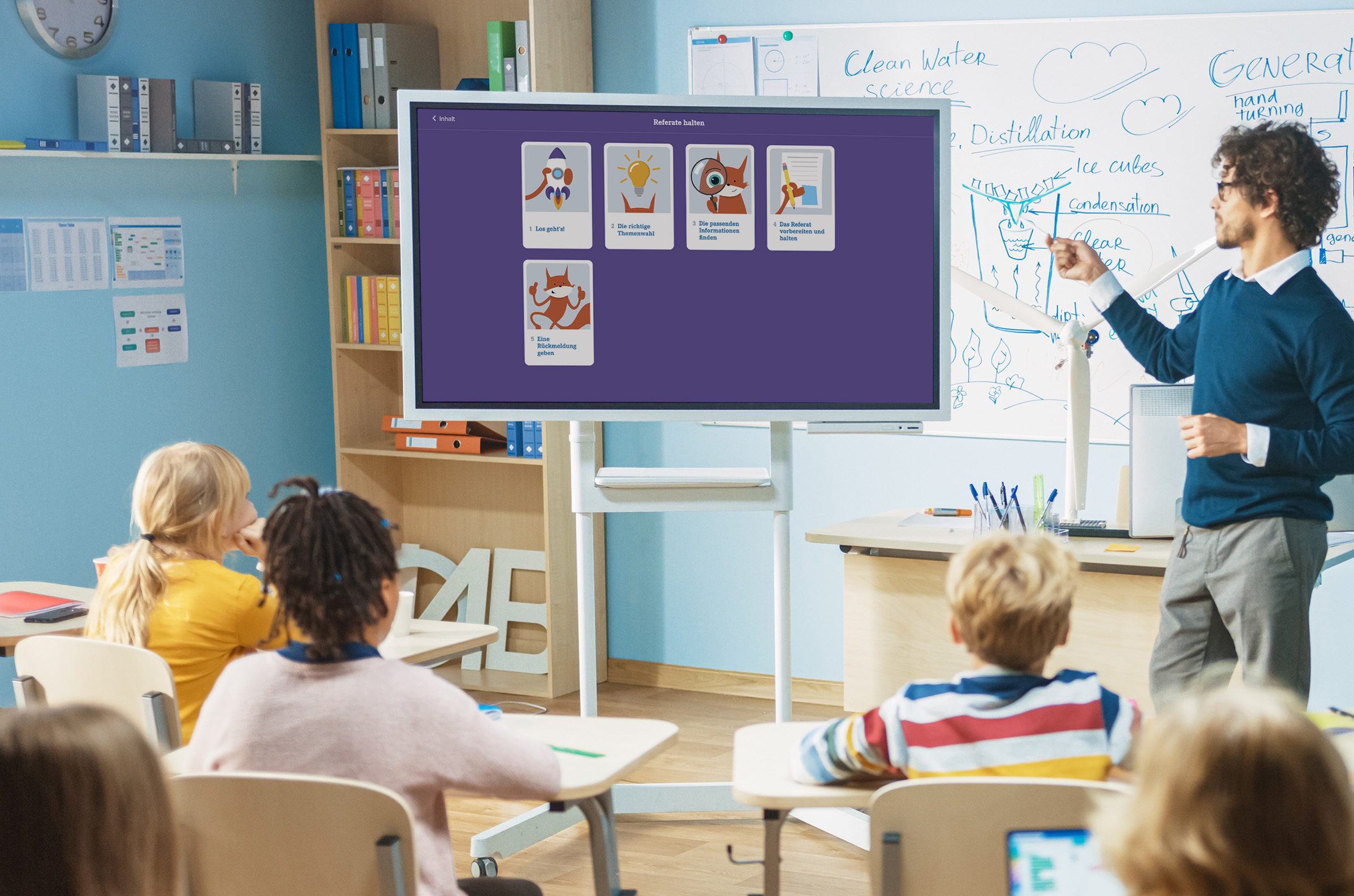 shutterstock_1795173916_Smartboard-Mockup_Referate